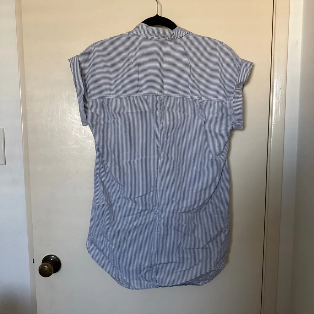 J.crew women’s Short Sleeve popover top in blue stripe size 4 Tall